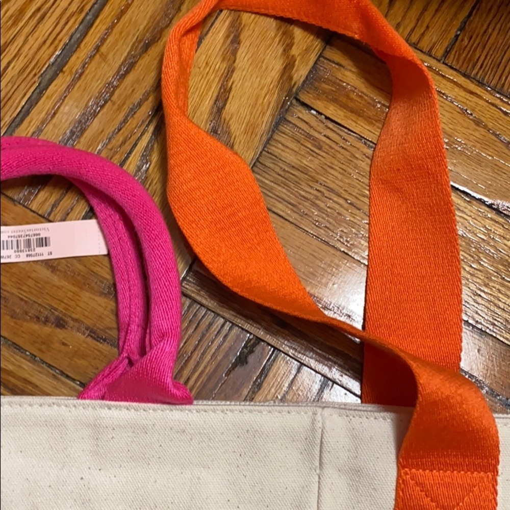 NWT Victoria’s Secret travel bag size: 22” x 13.5” - Picture 4 of 9